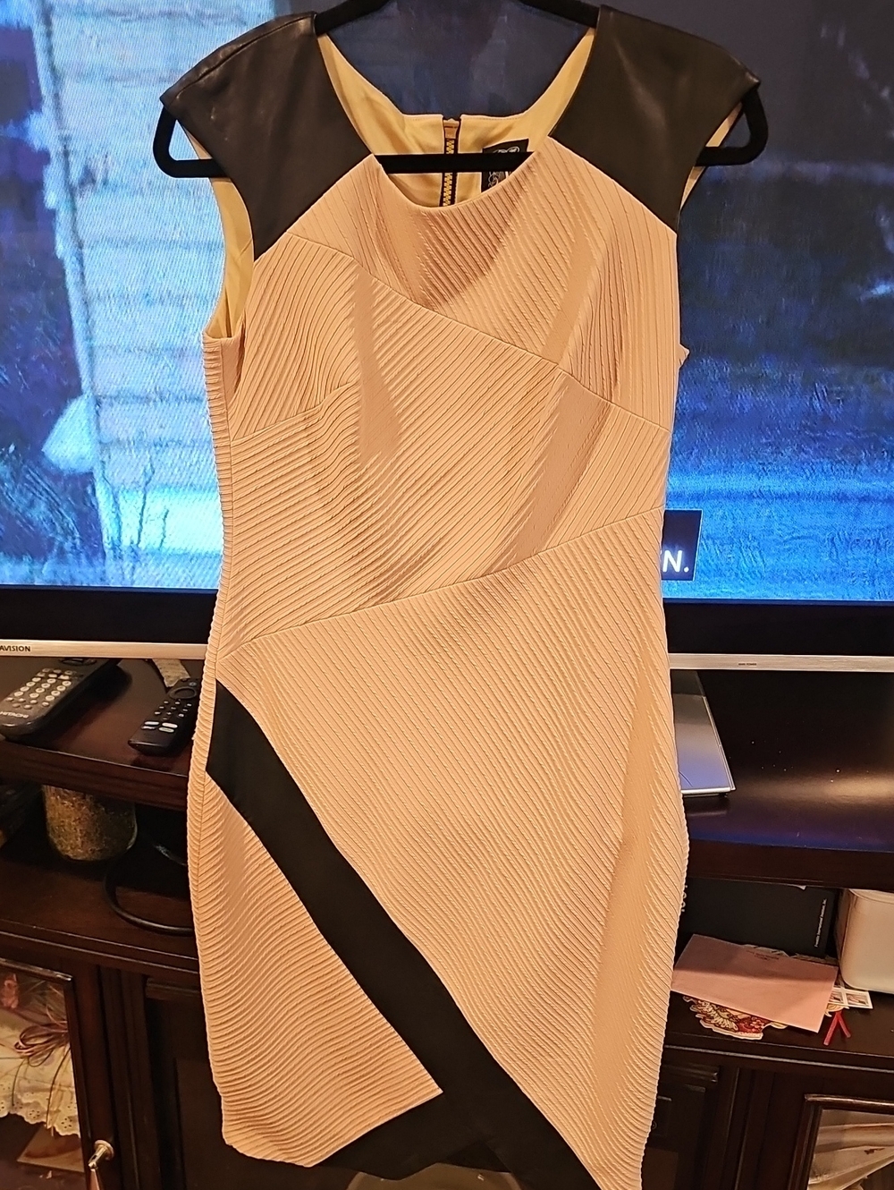 JAX textured bodycon dress sz 6 with leather accents in dark brown